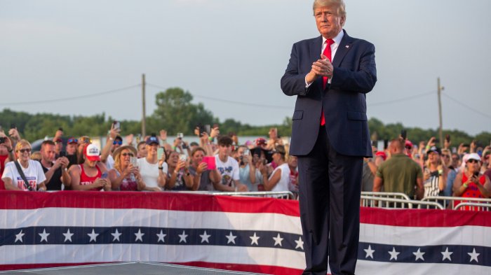 New York Post Takes Aim at Trump, and Hits a Nerve - The New York Times