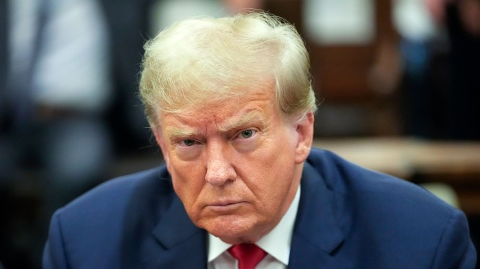 Apple CEO unveils 24K gold gift to Trump amid 0B US investment