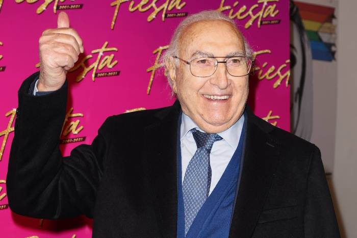 Italian singer Anna Oxa and the TV host Pippo Baudo during a photo ...