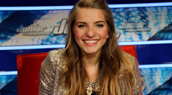 julia (16) completes the hype Zara Larsson Reunion & Beyond