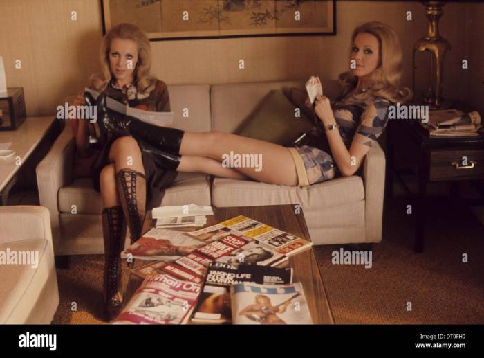 Alice Kessler and Ellen Kessler, the Kessler twins, studio portrait ...